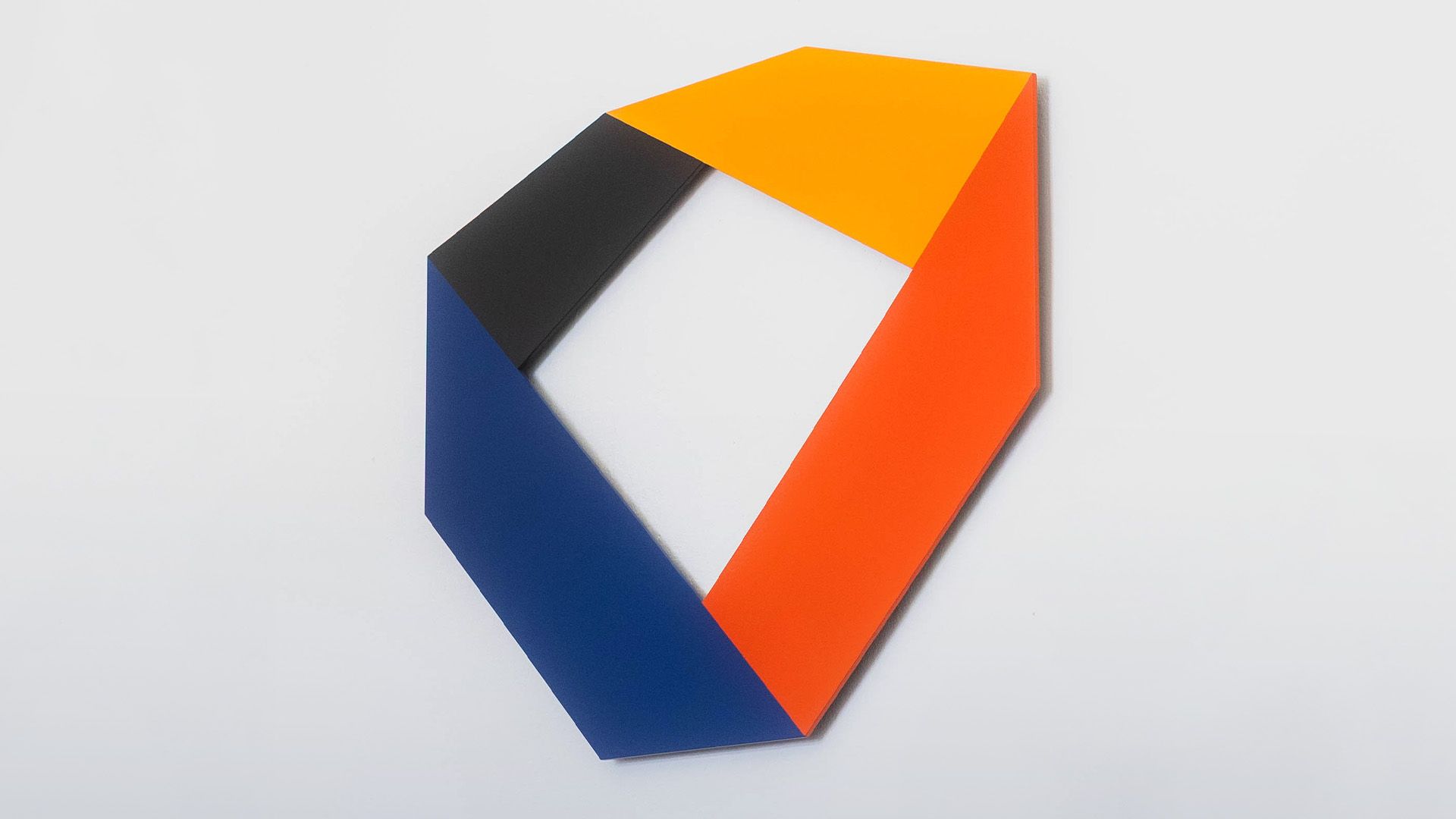 Das Logo von Athleten Deutschland auf einer Wand.