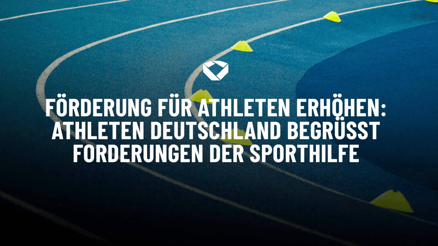 Eine Laufbahn mit Hütchen auf dem Boden.