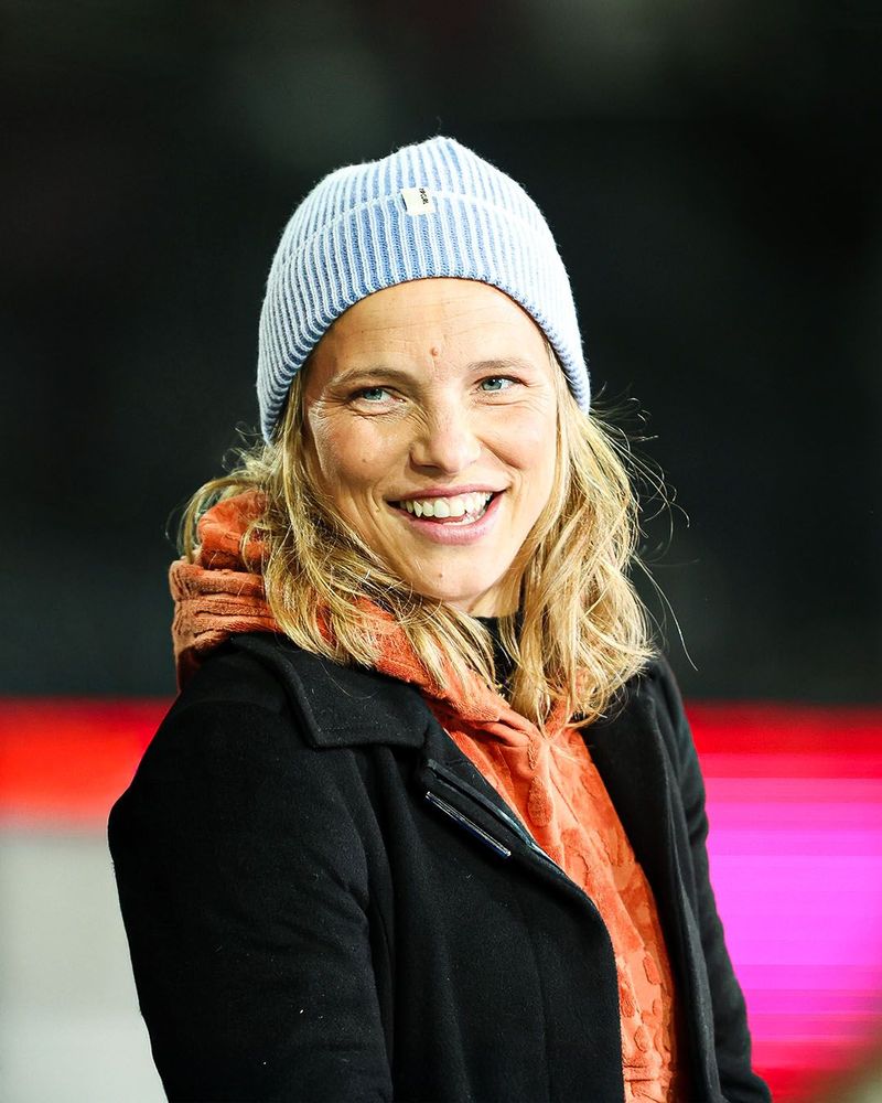 Tabea Kemme lacht freundlich in die Kamera.