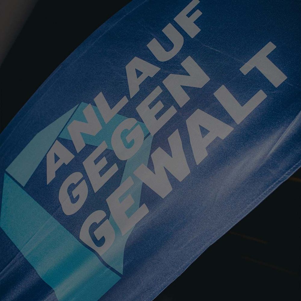 Wir bieten dir eine psychotherapeutische Erstberatung. Im Gespräch mit Therapeut*innen klärt ihr gemeinsam deinen Bedarf. Auf Wunsch vermitteln wir dich an eine weiterführende Unterstützung vor Ort.