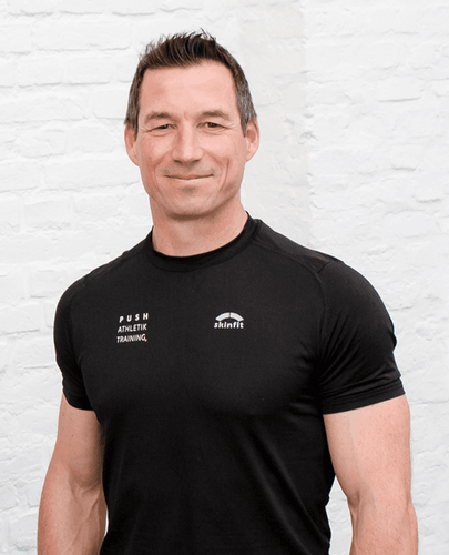 Thorsten Völler grinst in die Kamera.